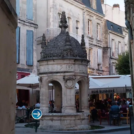 Nocleg ze śniadaniem Maison Rouge 3*