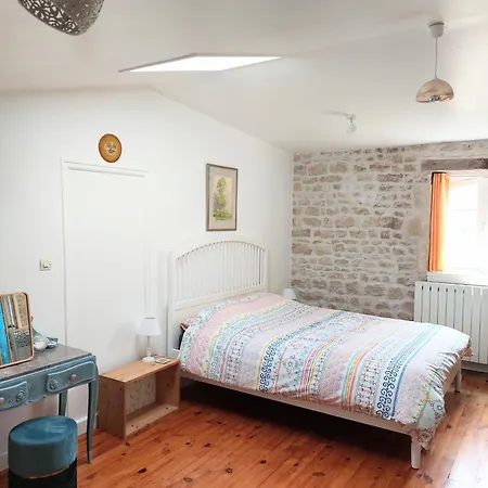 Nocleg ze śniadaniem Maison Rouge Saint-Jean-dʼAngély