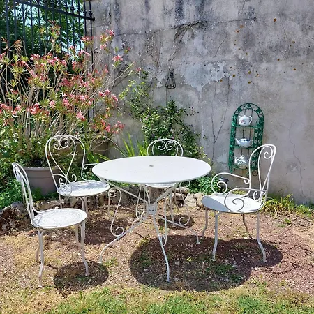 Maison Rouge Nocleg ze śniadaniem 3*