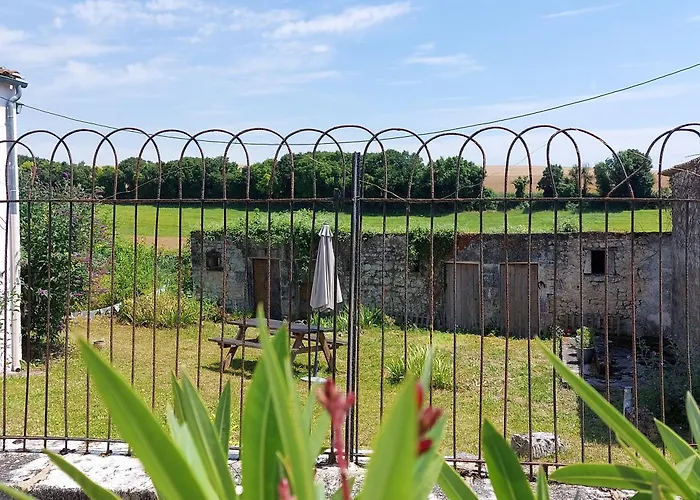 Maison Rouge Bed & Breakfast 3*